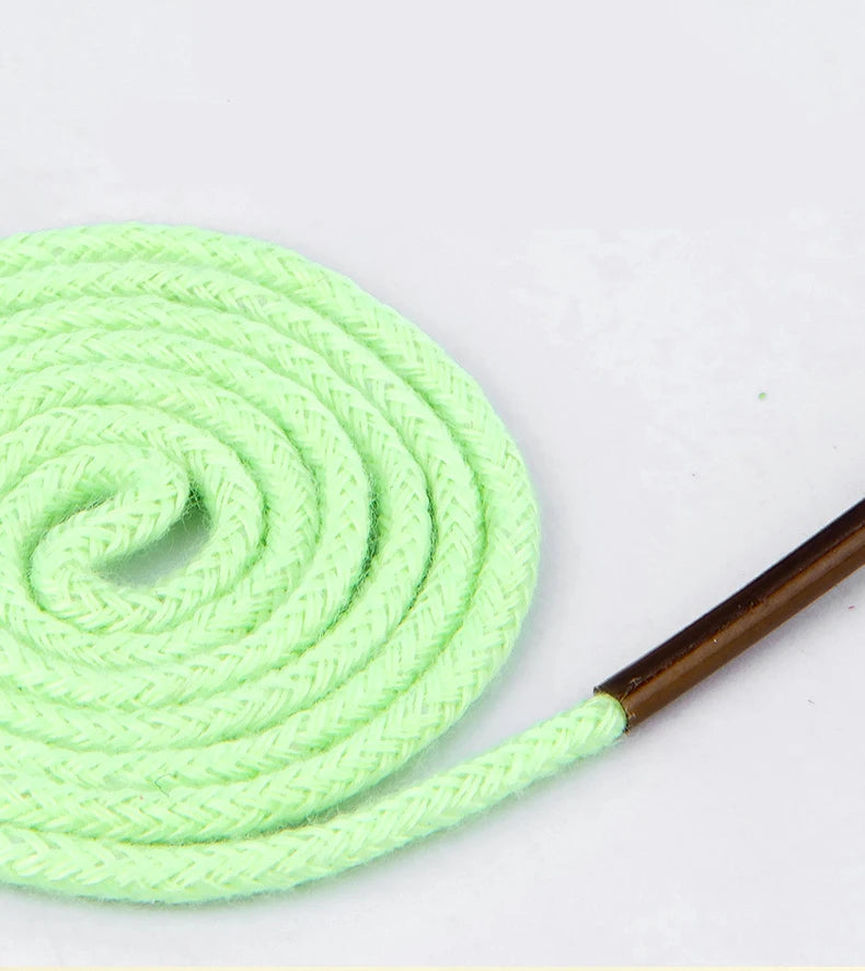 Clothes & button sewing board game.